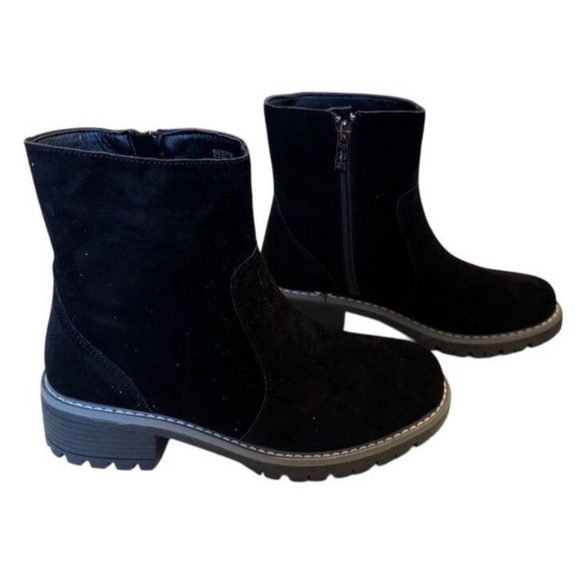 Seven7 Women's Black Ankle Bootie
Round Toe Faux Suede Zip Women’s Size 9 - Picture 1 of 8